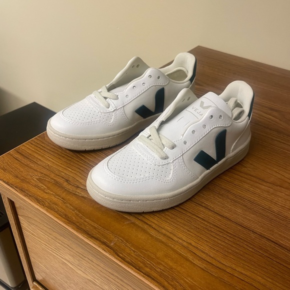 Veja v-10 - Picture 2 of 2